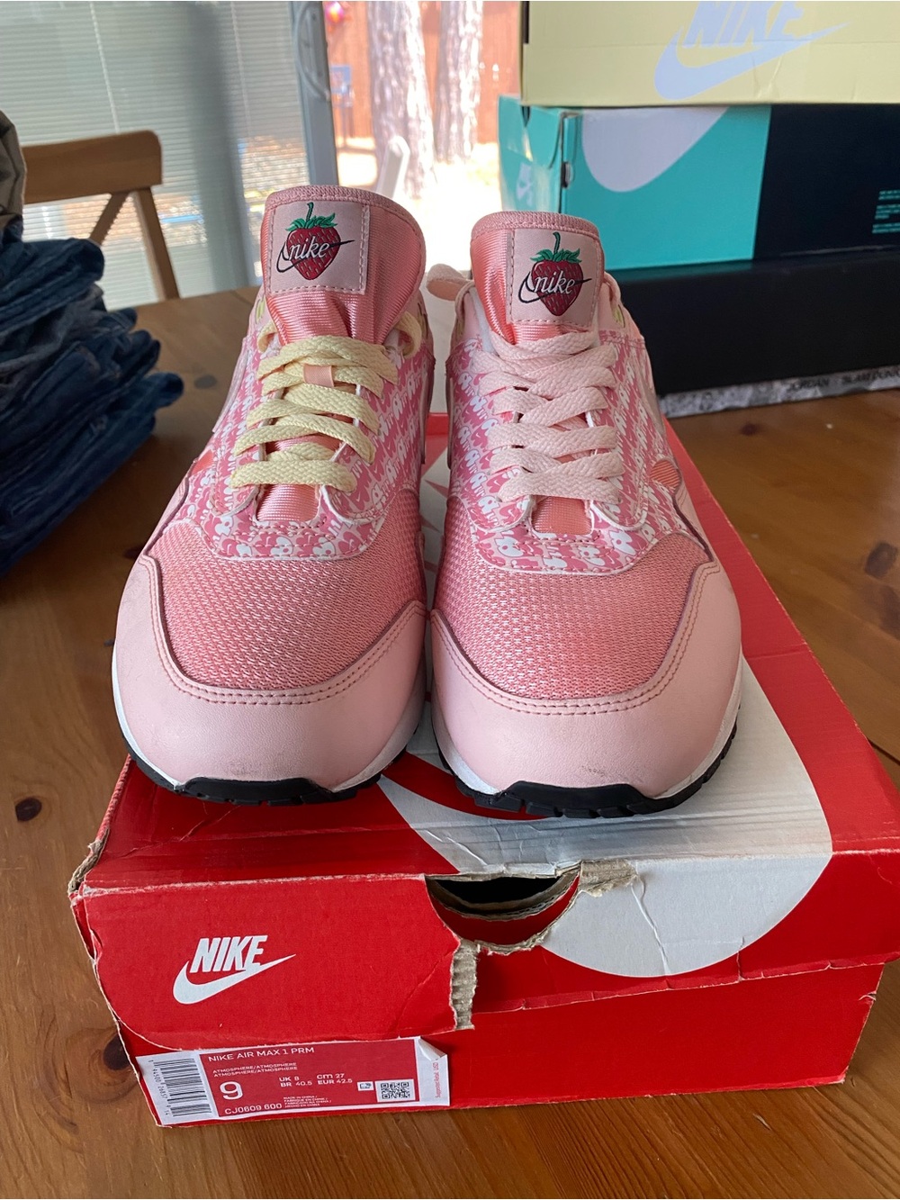Air max 1 strawberry lemonade women’s size 9